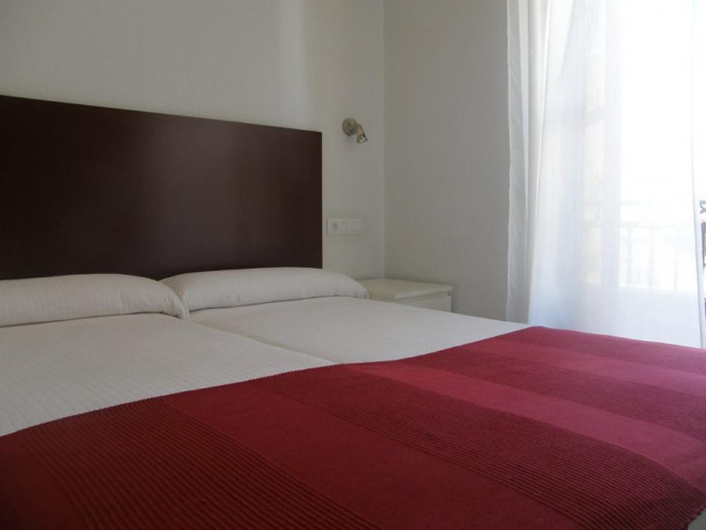 Hostal Santa Isabel Μαδρίτη Δωμάτιο φωτογραφία